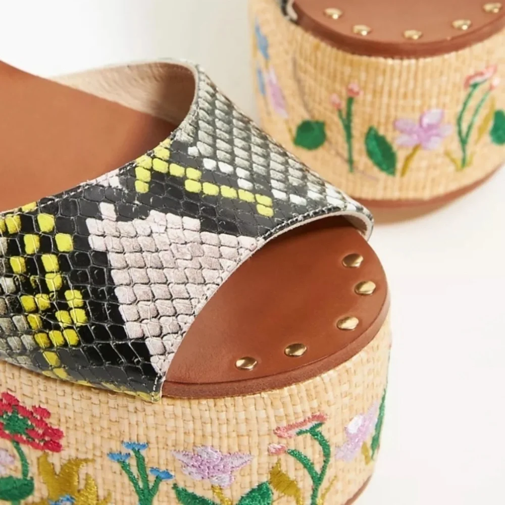 Anthropologie ETINEE AIGNER FLORAL SHOE SOPHIA SIZE 9.5 New Without box